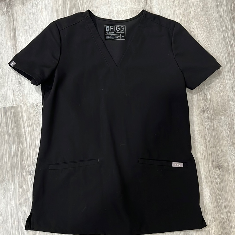 Figs casma 3 pocket scrub top